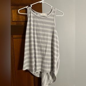 Bow detail on the back! Comfortable!